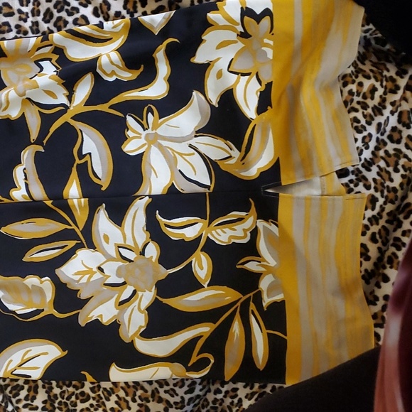 Black & Gold floral dress - Picture 7 of 12